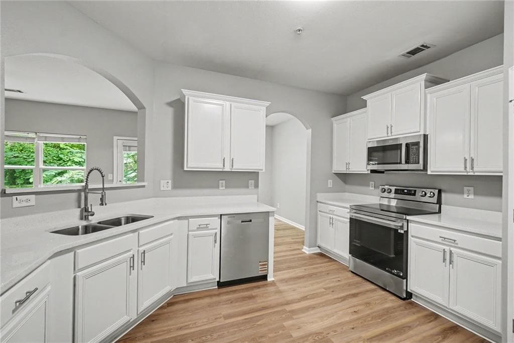 3 bedroom, 3 bathroom, 1,982 sq ft single family residence for sale at 208 Ranier Court, Canton, GA 30114 — photo 6