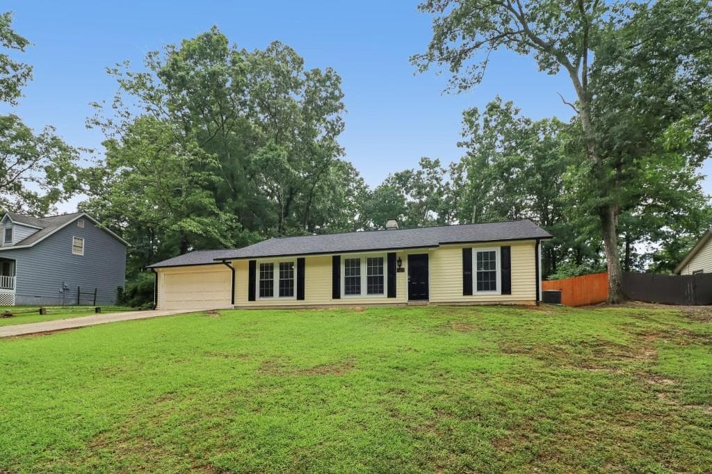 3 bedroom, 2 bathroom, 1,305 sq ft single family residence under contract at 923 Bay Berry Lane, Lawrenceville, GA 30043 — photo 2