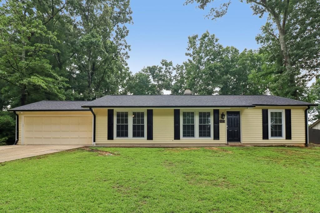 3 bedroom, 2 bathroom, 1,305 sq ft single family residence under contract at 923 Bay Berry Lane, Lawrenceville, GA 30043 — photo 3