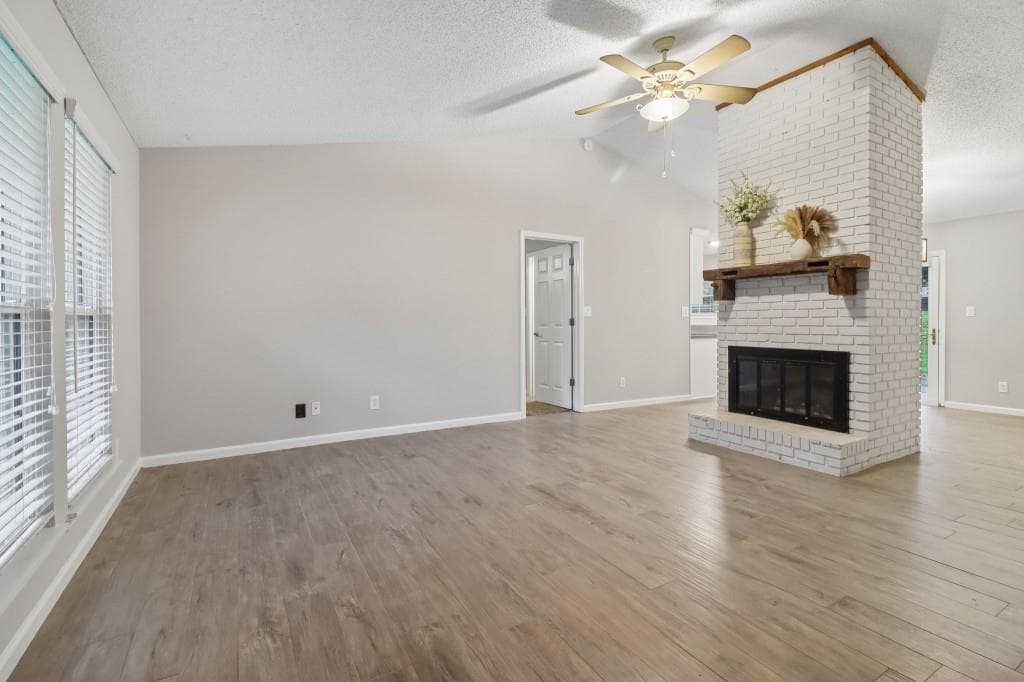 3 bedroom, 2 bathroom, 1,305 sq ft single family residence under contract at 923 Bay Berry Lane, Lawrenceville, GA 30043 — photo 5