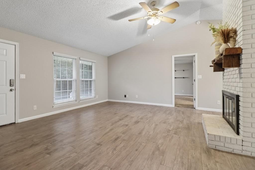 3 bedroom, 2 bathroom, 1,305 sq ft single family residence under contract at 923 Bay Berry Lane, Lawrenceville, GA 30043 — photo 6