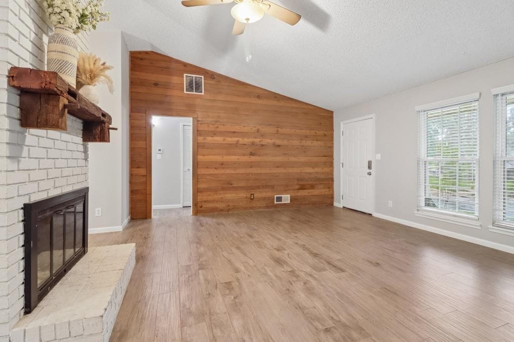 3 bedroom, 2 bathroom, 1,305 sq ft single family residence under contract at 923 Bay Berry Lane, Lawrenceville, GA 30043 — photo 7