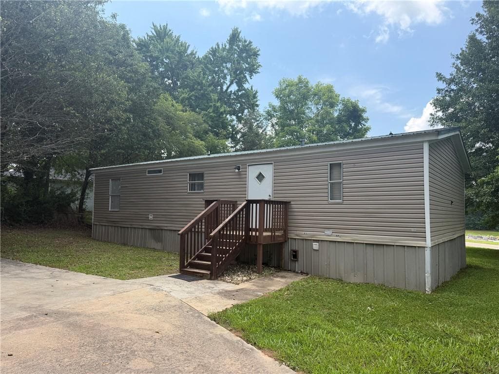 3 bedroom, 2 bathroom, 1,152 sq ft single family residence under contract at 4128 Price Road, Gainesville, GA 30506 — photo 5
