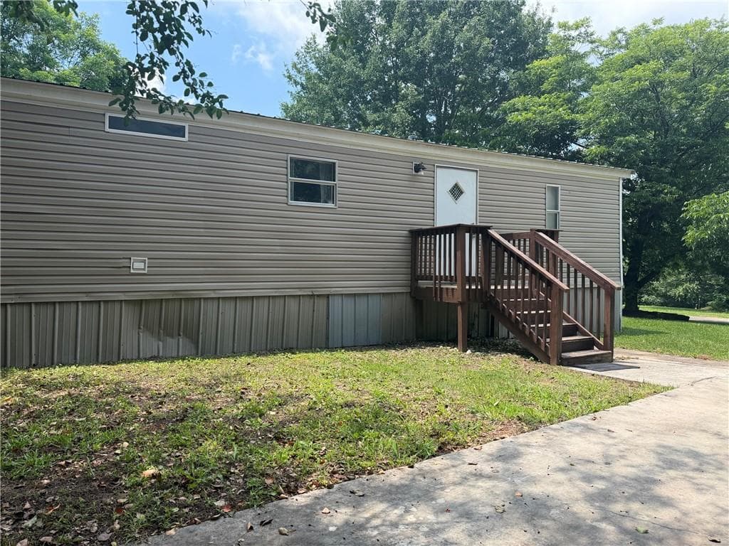 3 bedroom, 2 bathroom, 1,152 sq ft single family residence under contract at 4128 Price Road, Gainesville, GA 30506 — photo 7