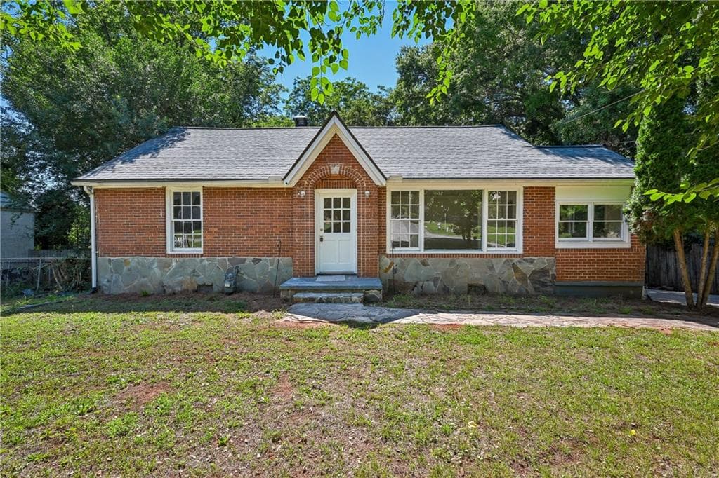 3 bedroom, 2 bathroom, 1,580 sq ft single family residence for sale at 523 Ashburton Avenue, Decatur, GA 30032 — photo 1 of 38
