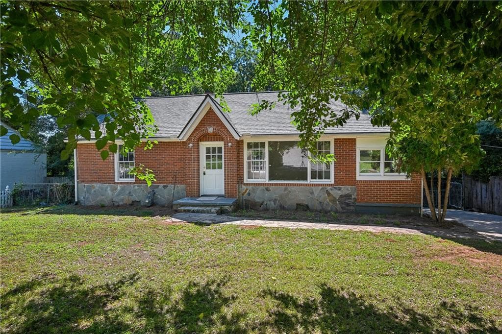 3 bedroom, 2 bathroom, 1,580 sq ft single family residence for sale at 523 Ashburton Avenue, Decatur, GA 30032 — photo 2