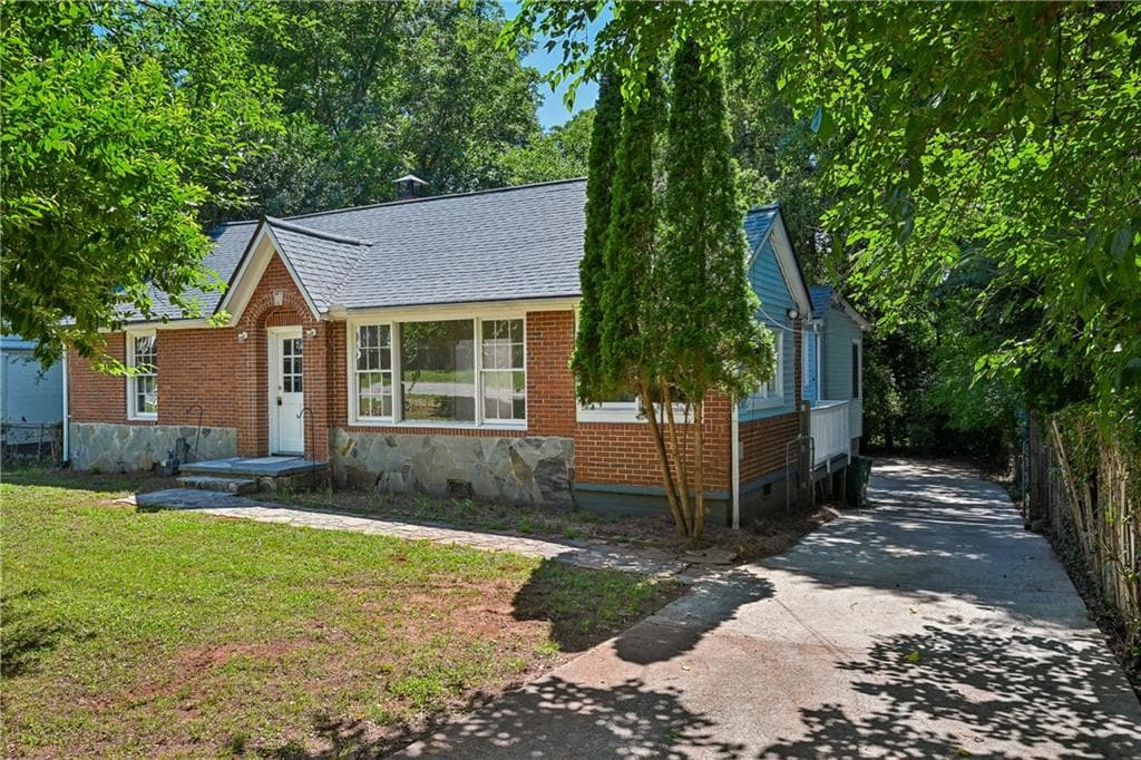 3 bedroom, 2 bathroom, 1,580 sq ft single family residence for sale at 523 Ashburton Avenue, Decatur, GA 30032 — photo 3