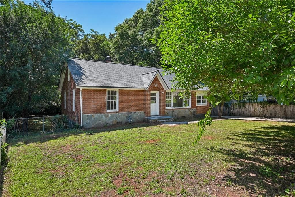 3 bedroom, 2 bathroom, 1,580 sq ft single family residence for sale at 523 Ashburton Avenue, Decatur, GA 30032 — photo 4