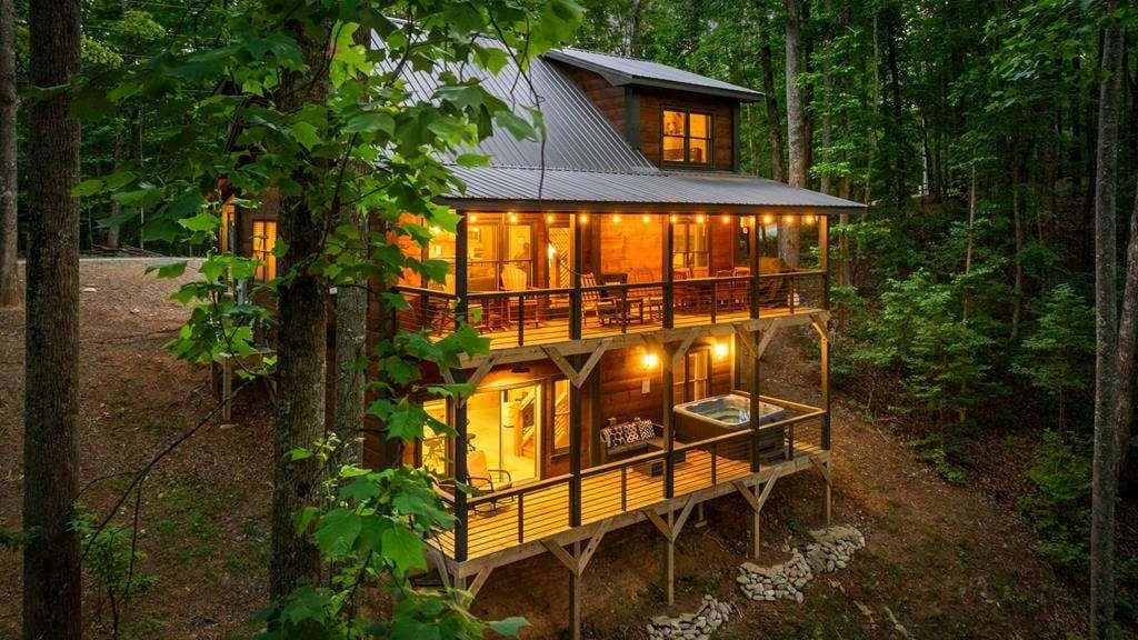 4 bedroom, 4 bathroom, 2,500 sq ft single family residence for sale at 391 Little Bushy Head Road, Blue Ridge, GA 30513 — photo 1 of 72