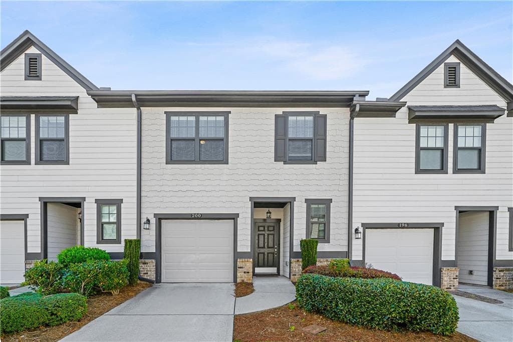 3 bedroom, 3 bathroom, 1,496 sq ft townhouse for sale at 200 Mountain Rest Court, Mableton, GA 30126 — photo 1 of 26