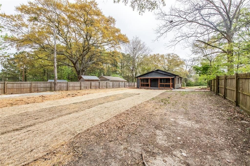 3 bedroom, 2 bathroom, 1,352 sq ft single family residence under contract at 520 Pate Drive, Villa Rica, GA 30180 — photo 5