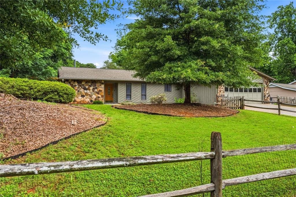 3 bedroom, 2 bathroom, 2,310 sq ft single family residence for sale at 4759 Mockernut Court, Lilburn, GA 30047 — photo 2
