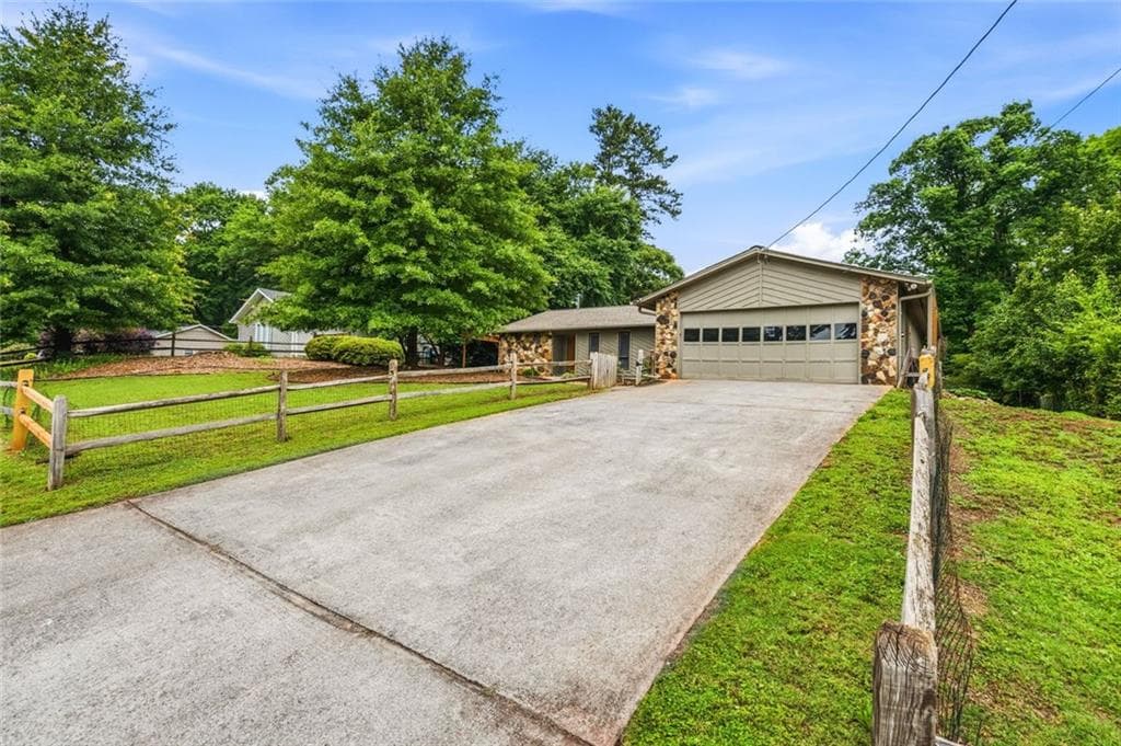 3 bedroom, 2 bathroom, 2,310 sq ft single family residence for sale at 4759 Mockernut Court, Lilburn, GA 30047 — photo 3