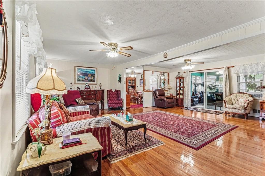 3 bedroom, 2 bathroom, 1,589 sq ft single family residence for sale at 3418 Lake Drive, Lawrenceville, GA 30044 — photo 9