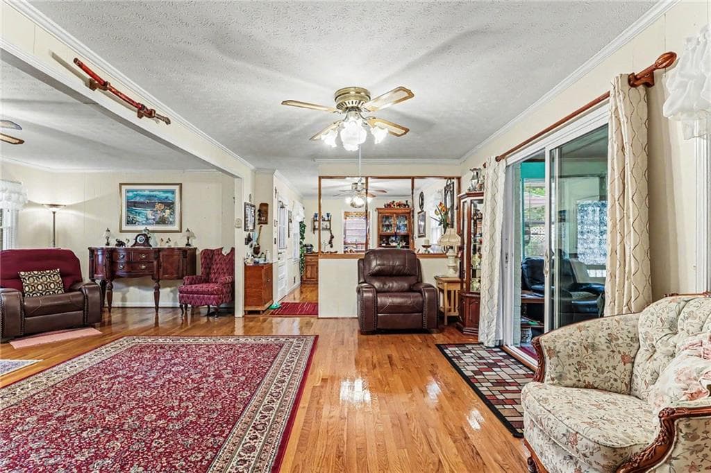 3 bedroom, 2 bathroom, 1,589 sq ft single family residence for sale at 3418 Lake Drive, Lawrenceville, GA 30044 — photo 4