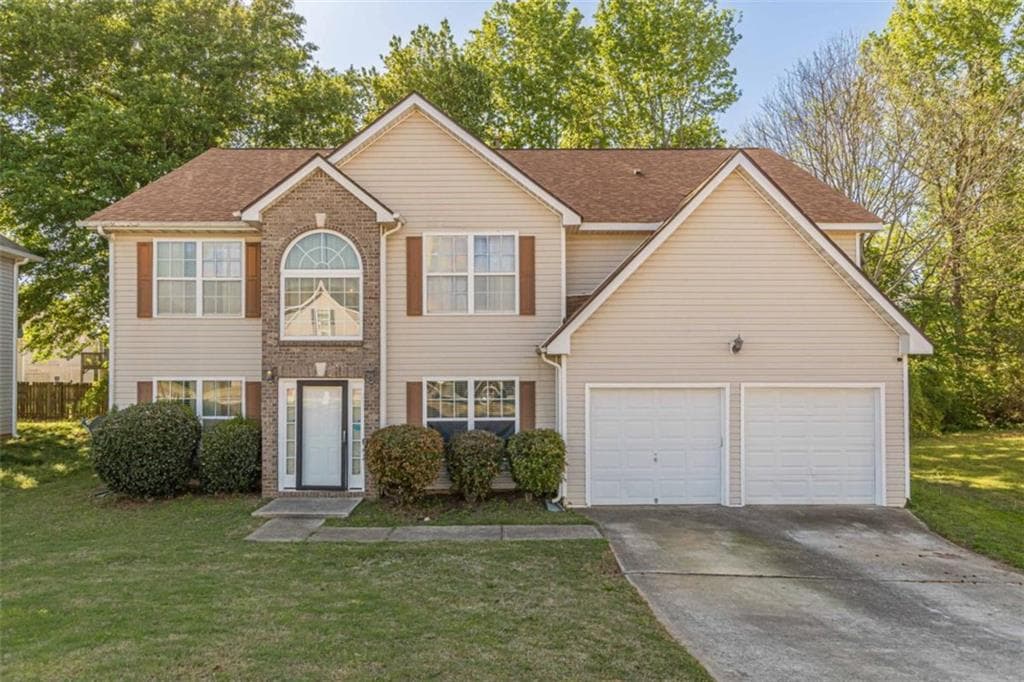 5 bedroom, 3 bathroom, 2,992 sq ft single family residence for sale at 11645 Kades Trail, Hampton, GA 30228