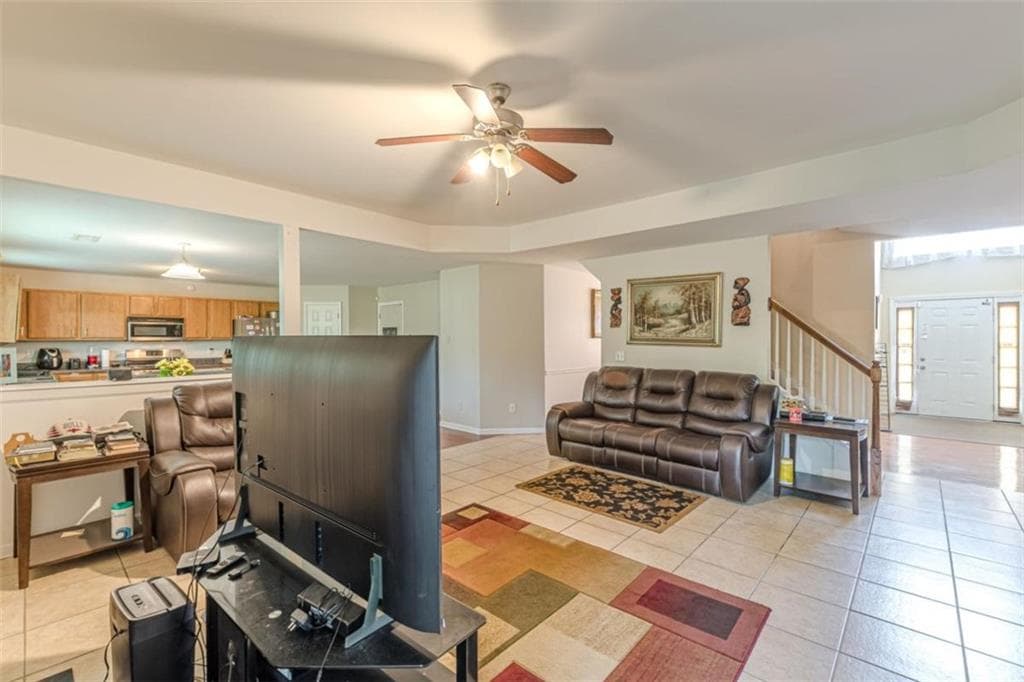 5 bedroom, 3 bathroom, 2,992 sq ft single family residence for sale at 11645 Kades Trail, Hampton, GA 30228 — photo 8