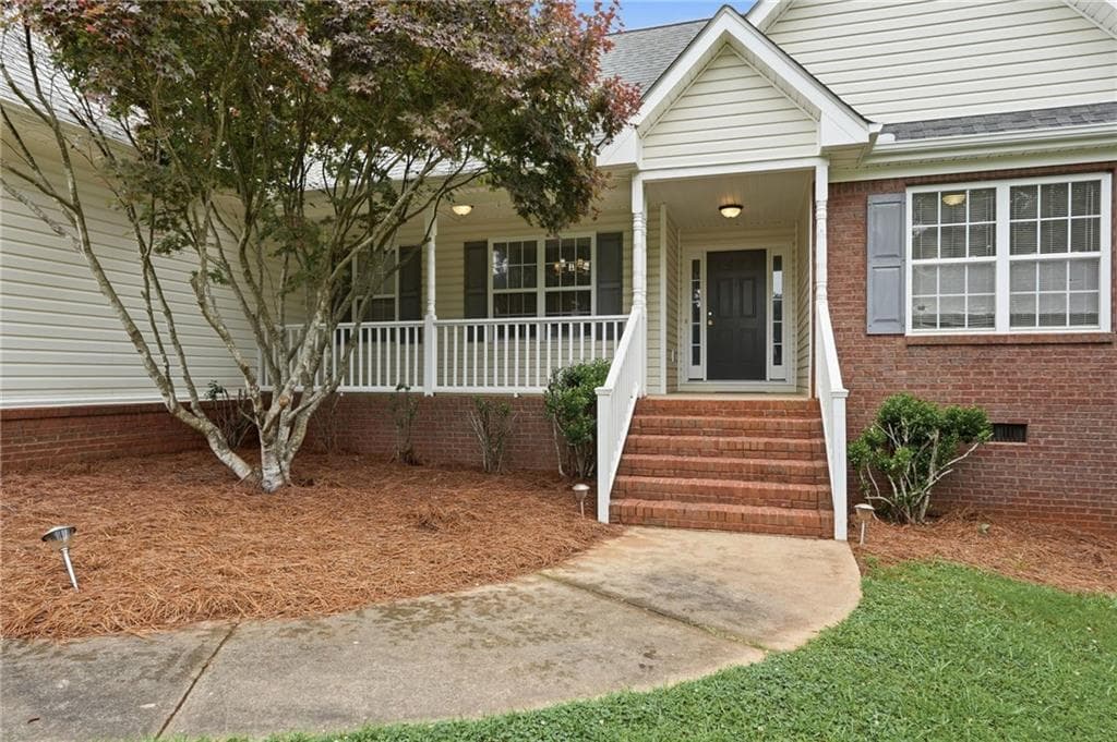 4 bedroom, 3 bathroom, 2,021 sq ft single family residence for sale at 115 Sweetwater, Social Circle, GA 30025 — photo 8