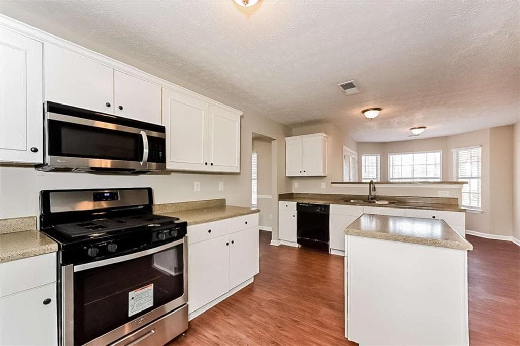 4 bedroom, 3 bathroom, 2,044 sq ft single family residence for sale at 3998 Peachtree Farms Road, Rex, GA 30273 — photo 6