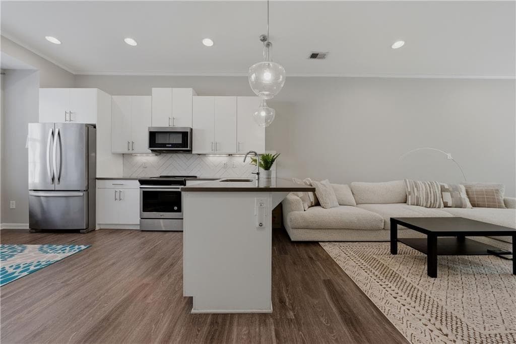 2 bedroom, 3 bathroom, 1,300 sq ft townhouse for sale at 633 Broadview Place, Atlanta, GA 30324 — photo 6