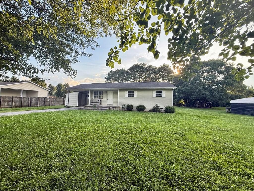 3 bedroom, 1 bathroom, 1,023 sq ft single family residence for sale at 118 Brooksmill Drive, Calhoun, GA 30701 — photo 2