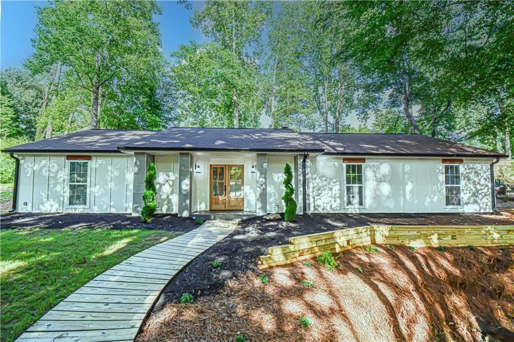 3 bedroom, 2 bathroom, 2,400 sq ft single family residence for sale at 776 Fairfield Drive, Marietta, GA 30068