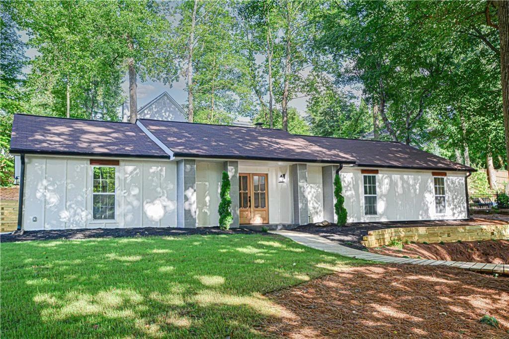 3 bedroom, 2 bathroom, 2,400 sq ft single family residence for sale at 776 Fairfield Drive, Marietta, GA 30068 — photo 2
