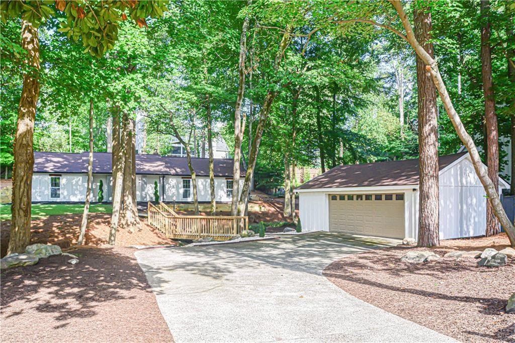 3 bedroom, 2 bathroom, 2,400 sq ft single family residence for sale at 776 Fairfield Drive, Marietta, GA 30068 — photo 4