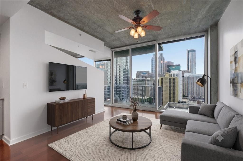 1 bedroom, 1 bathroom, 763 sq ft condominium sold at 400 W Peachtree Street 2408, Atlanta, GA 30308