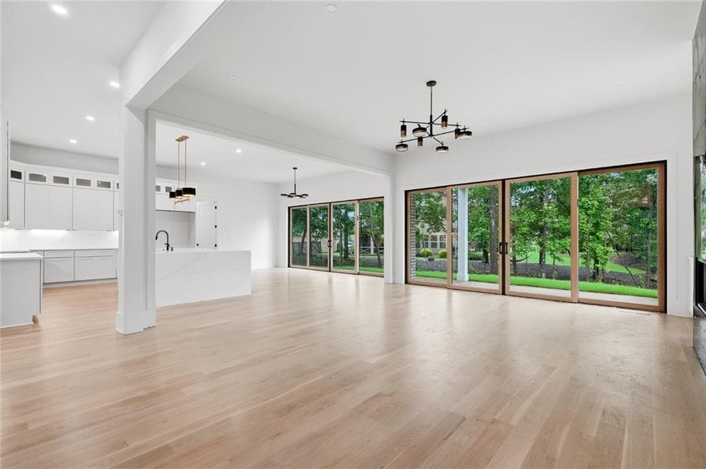 5 bedroom, 6 bathroom, 5,200 sq ft single family residence under contract at 2620 Caney Road, Alpharetta, GA 30005 — photo 5