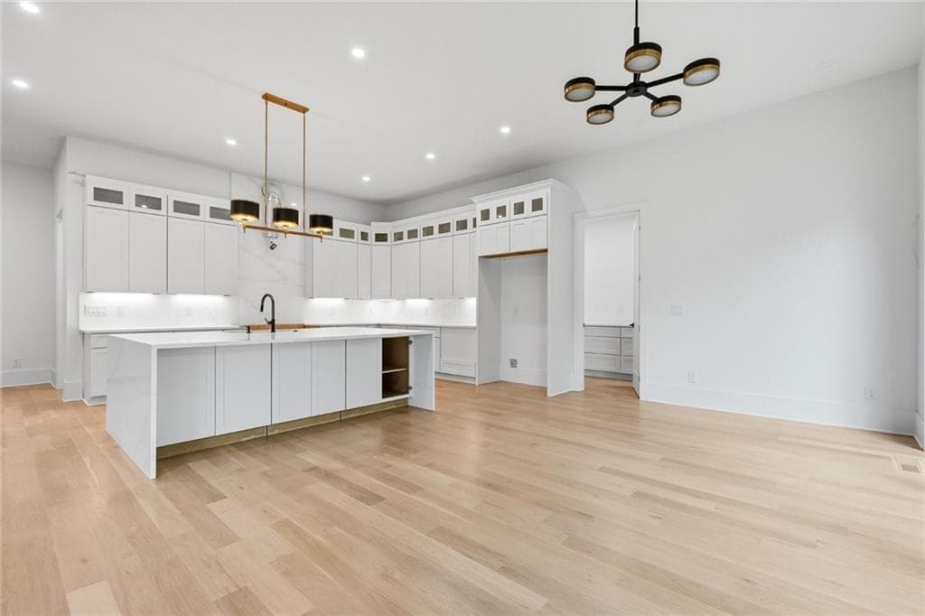 5 bedroom, 6 bathroom, 5,200 sq ft single family residence under contract at 2620 Caney Road, Alpharetta, GA 30005 — photo 6