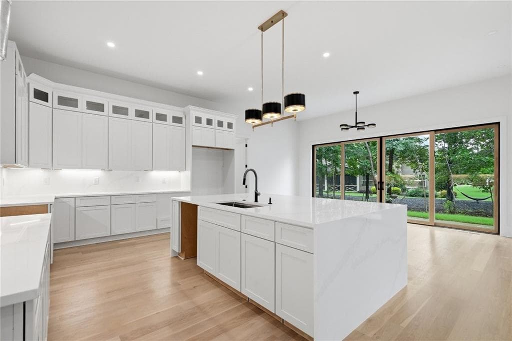 5 bedroom, 6 bathroom, 5,200 sq ft single family residence under contract at 2620 Caney Road, Alpharetta, GA 30005 — photo 7