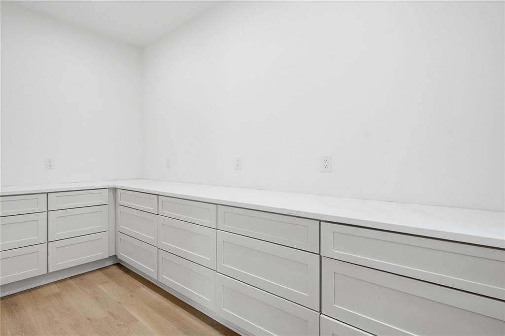 5 bedroom, 6 bathroom, 5,200 sq ft single family residence under contract at 2620 Caney Road, Alpharetta, GA 30005 — photo 8