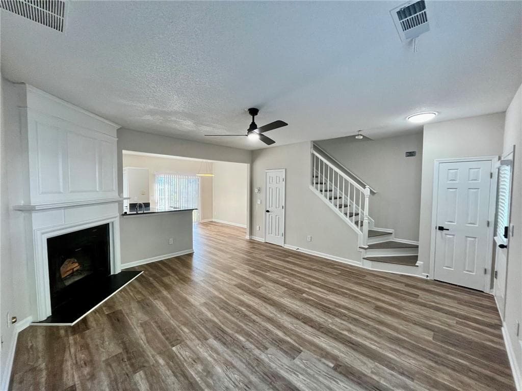 2 bedroom, 3 bathroom, 1,316 sq ft townhouse for sale at 4645 Valais Court 42, Alpharetta, GA 30022 — photo 3