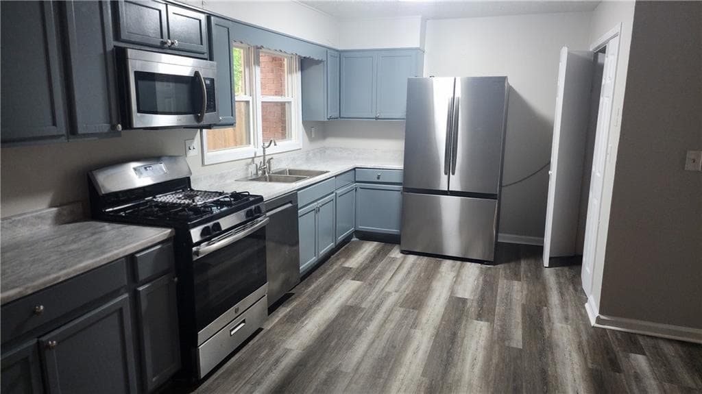 3 bedroom, 2 bathroom, 3,280 sq ft single family residence under contract at 2595 Golfview Terrace, Conyers, GA 30013 — photo 6