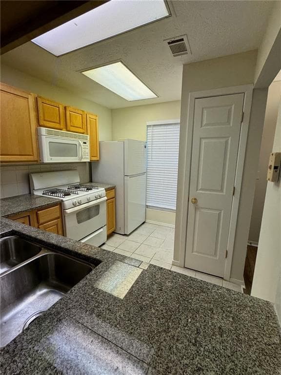 2 bedroom, 3 bathroom, 1,088 sq ft townhouse for rent at 1306 Wedgewood Court, Atlanta, GA 30350 for $2,000 a month — photo 6