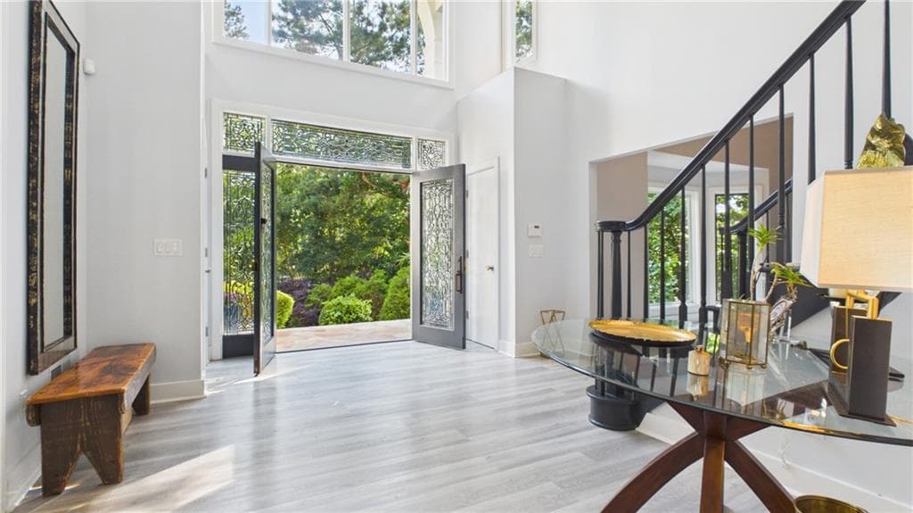 5 bedroom, 6 bathroom, 5,951 sq ft single family residence under contract at 10 Quarry Lake Court, Sandy Springs, GA 30342 — photo 3