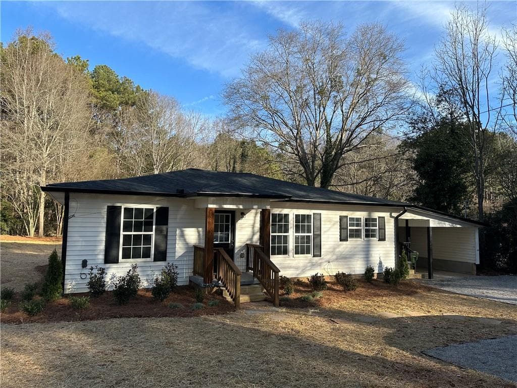 3 bedroom, 1 bathroom, 1,289 sq ft single family residence for sale at 404 Walker Drive, Monroe, GA 30655 — photo 1 of 5