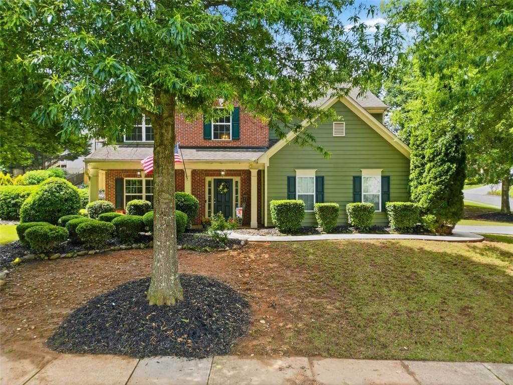 4 bedroom, 3 bathroom, 2,516 sq ft single family residence for sale at 6605 Flagstone Court, Cumming, GA 30028 — photo 2