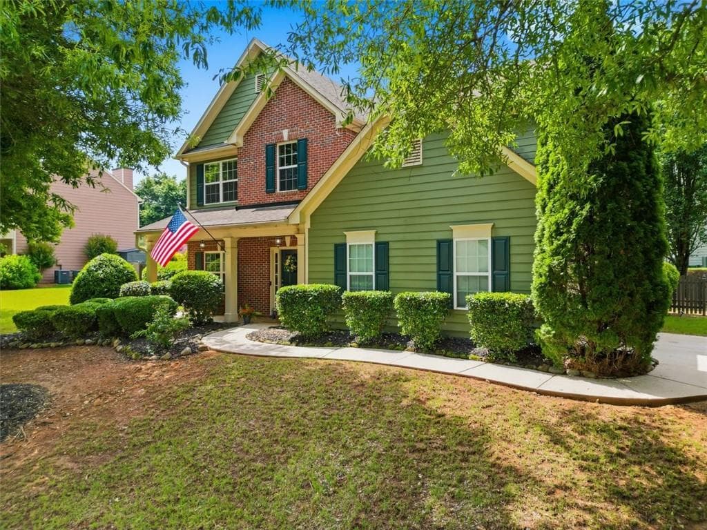 4 bedroom, 3 bathroom, 2,516 sq ft single family residence for sale at 6605 Flagstone Court, Cumming, GA 30028