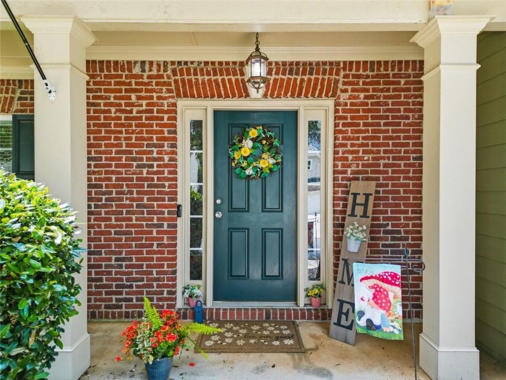 4 bedroom, 3 bathroom, 2,516 sq ft single family residence for sale at 6605 Flagstone Court, Cumming, GA 30028 — photo 3