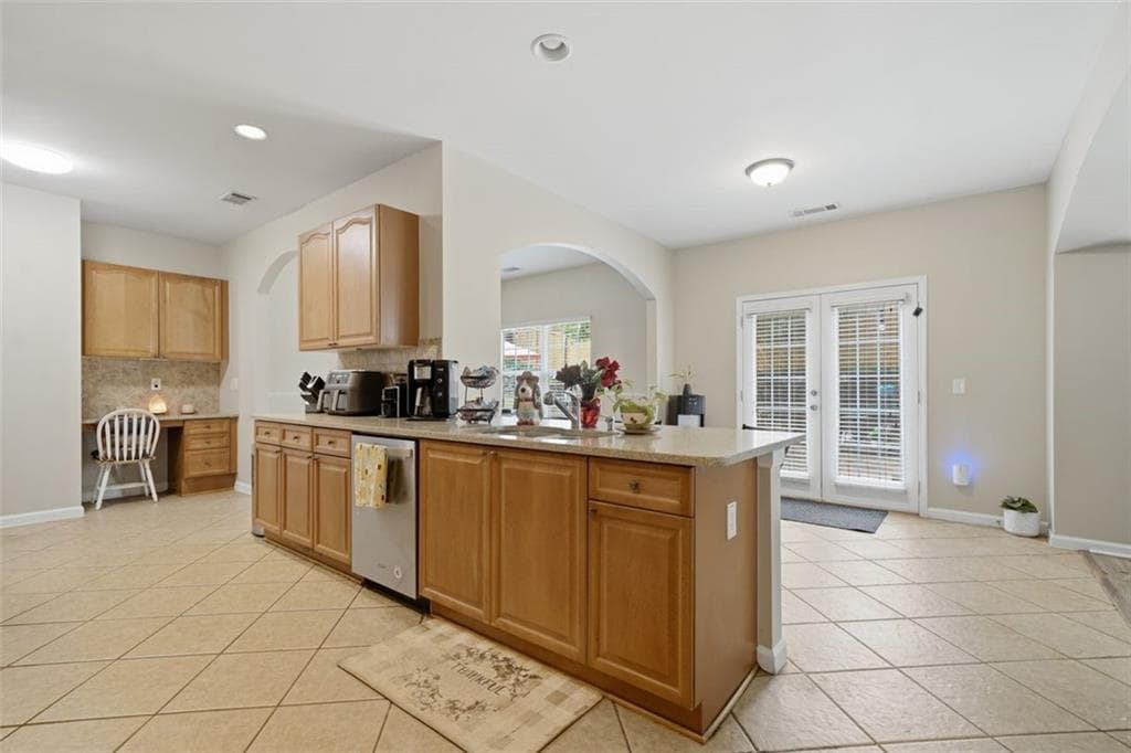 4 bedroom, 3 bathroom, 2,516 sq ft single family residence for sale at 6605 Flagstone Court, Cumming, GA 30028 — photo 8