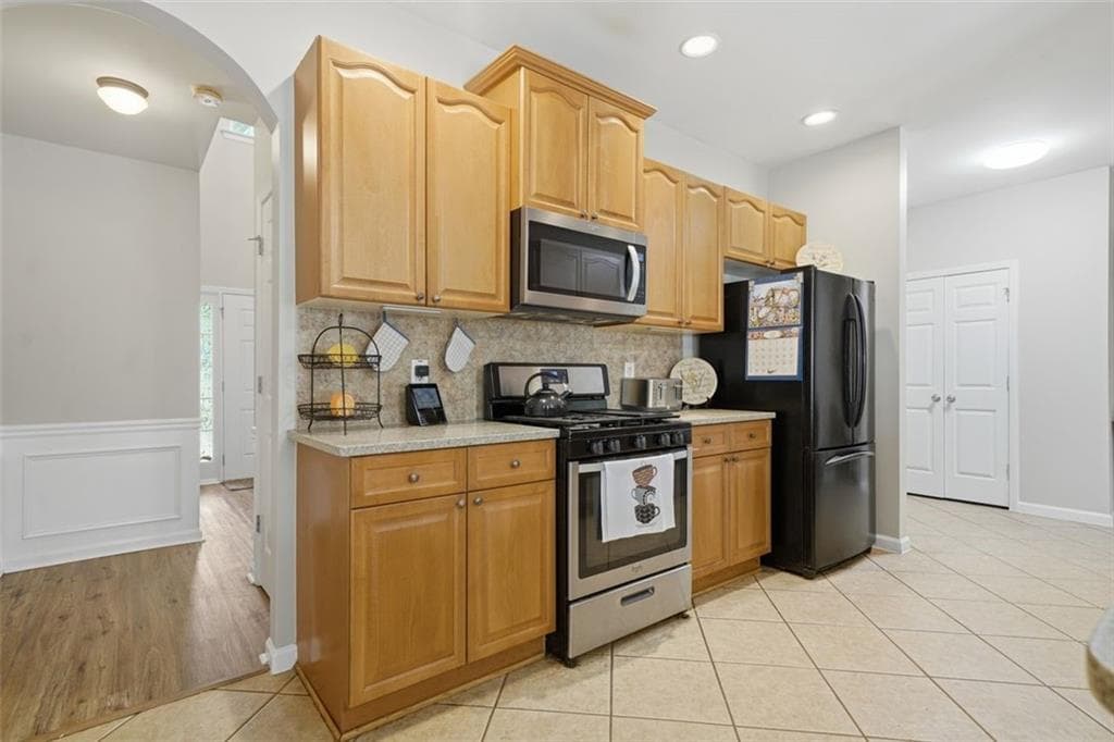4 bedroom, 3 bathroom, 2,516 sq ft single family residence for sale at 6605 Flagstone Court, Cumming, GA 30028 — photo 6