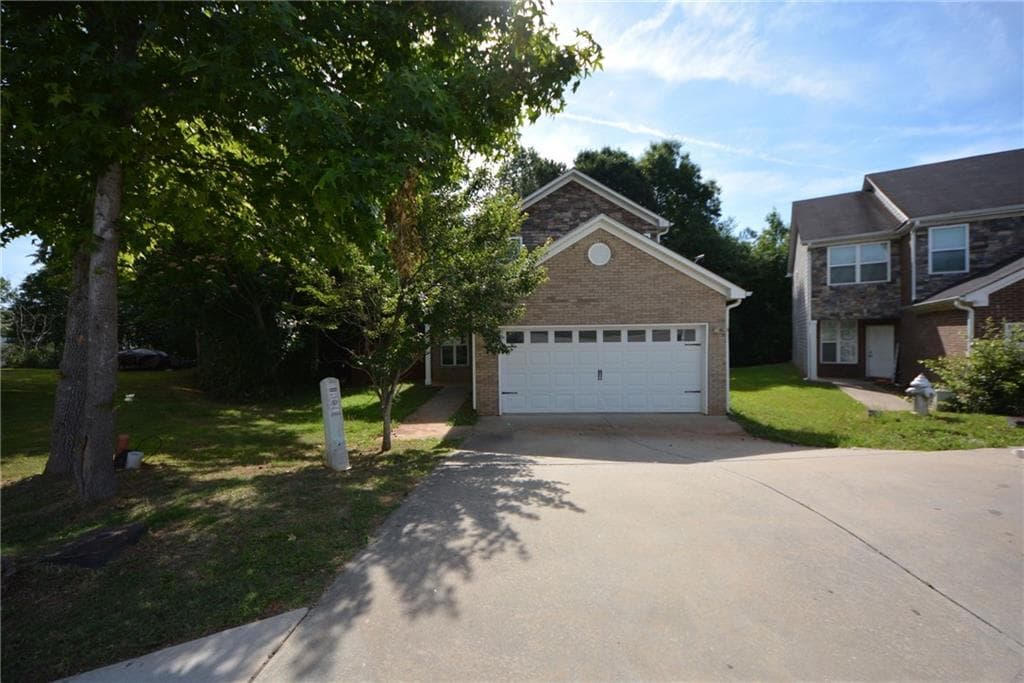 4 bedroom, 3 bathroom, 1,888 sq ft single family residence for sale at 1550 Persimmon Trace, Morrow, GA 30260 — photo 2