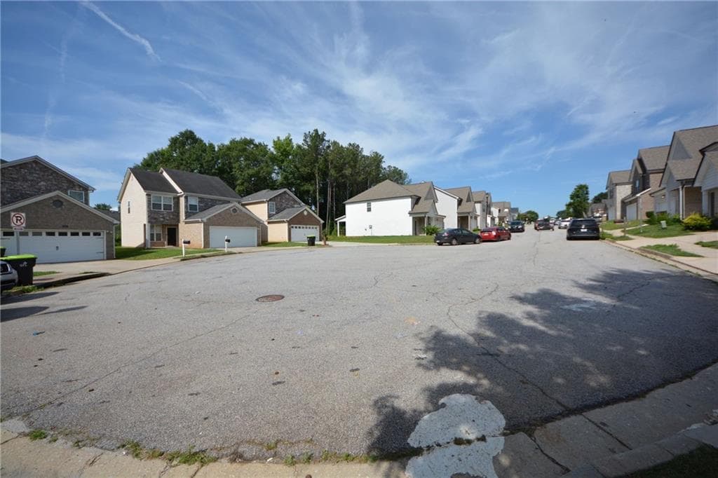 4 bedroom, 3 bathroom, 1,888 sq ft single family residence for sale at 1550 Persimmon Trace, Morrow, GA 30260 — photo 3