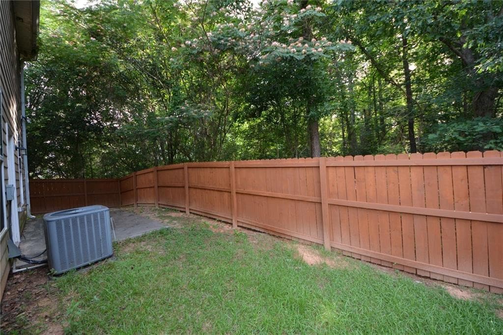 4 bedroom, 3 bathroom, 1,888 sq ft single family residence for sale at 1550 Persimmon Trace, Morrow, GA 30260 — photo 7