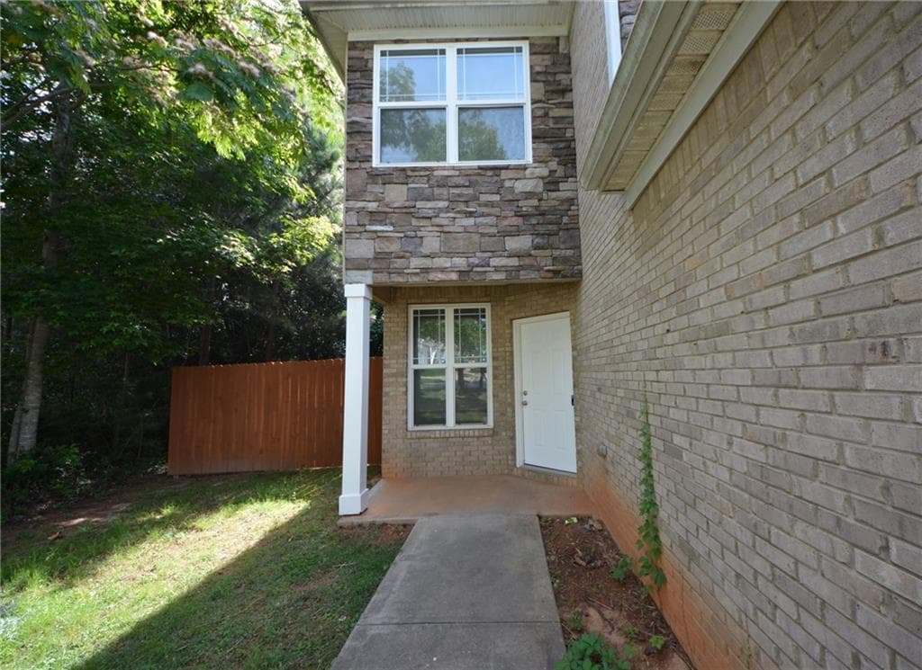 4 bedroom, 3 bathroom, 1,888 sq ft single family residence for sale at 1550 Persimmon Trace, Morrow, GA 30260 — photo 8