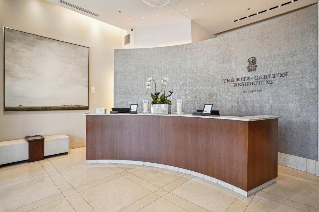 2 bedroom, 3 bathroom, 2,214 sq ft condominium for sale at 3630 Peachtree Road 2404, Atlanta, GA 30326 — photo 4