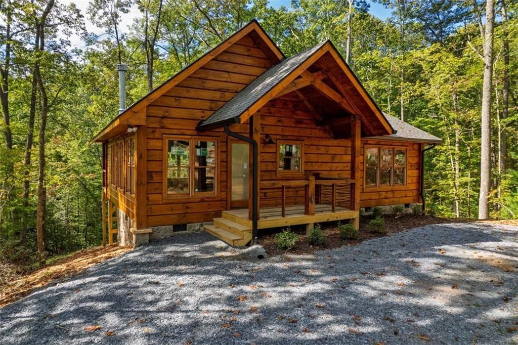 2 bedroom, 2 bathroom, 1,200 sq ft single family residence for sale at 100 Crystal Oliver Lane, Blue Ridge, GA 30513 — photo 1 of 24