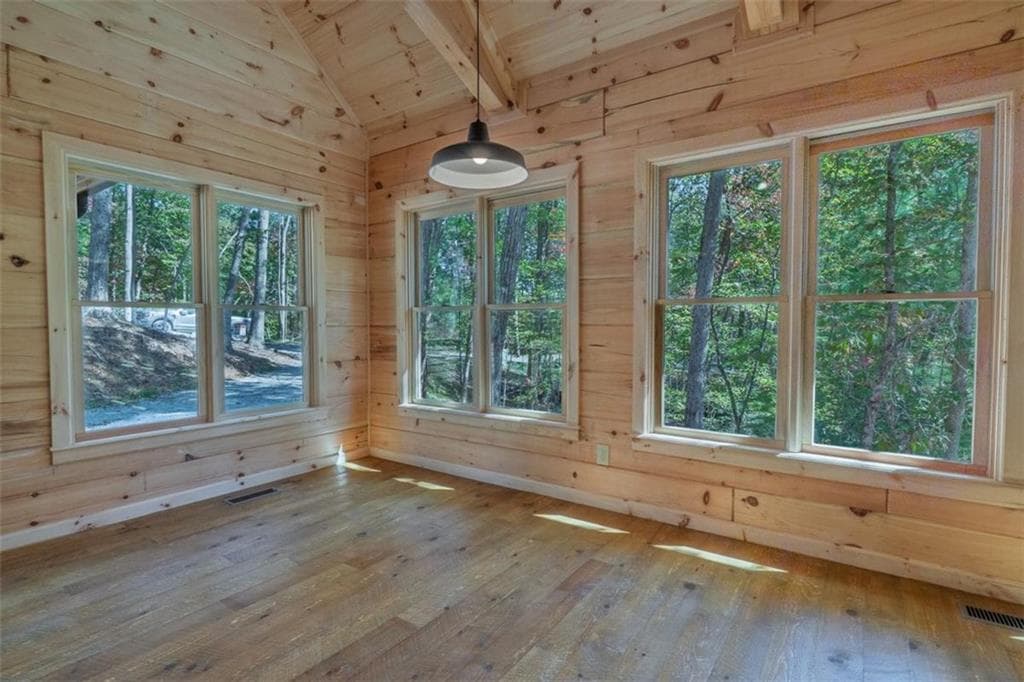 2 bedroom, 2 bathroom, 1,200 sq ft single family residence for sale at 100 Crystal Oliver Lane, Blue Ridge, GA 30513 — photo 6